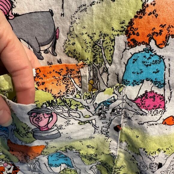 Disney Winnie the Pooh Scrub Top Size XL Nurse Dr Medical Uniform - Picture 8 of 8